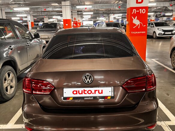 2014 Volkswagen Jetta VI, коричневый, 1150000 рублей - вид 1