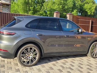 2019 Porsche Cayenne E-Hybrid III, серый, 6000000 рублей, вид 3