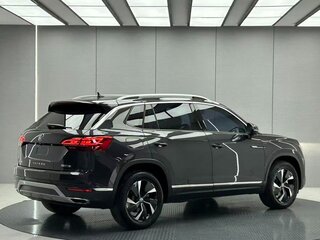 2022 Volkswagen Tayron I, чёрный, 2180000 рублей, вид 3