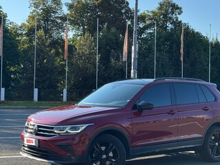 2021 Volkswagen Tiguan II Рестайлинг, красный, 3199000 рублей, вид 3