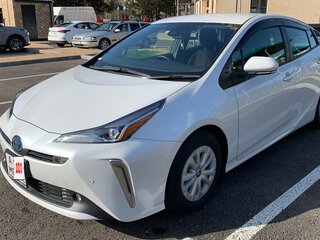2022 Toyota Prius IV Рестайлинг (XW50), белый, 2200000 рублей, вид 1