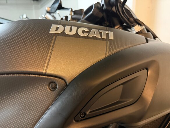 2015 Ducati Diavel Carbon, чёрный, 1700000 рублей - вид 10
