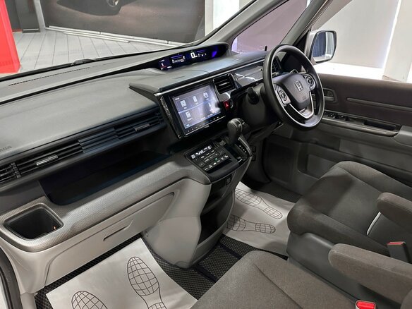 2017 Honda Stepwgn V, серый, 1720000 рублей - вид 9
