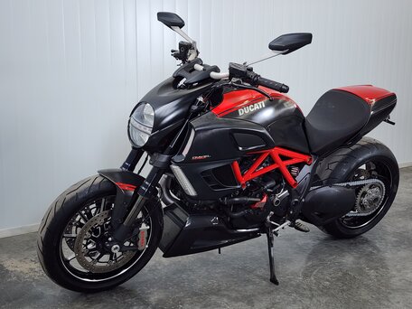 2011 Ducati Diavel Carbon, чёрный, 819000 рублей, вид 4