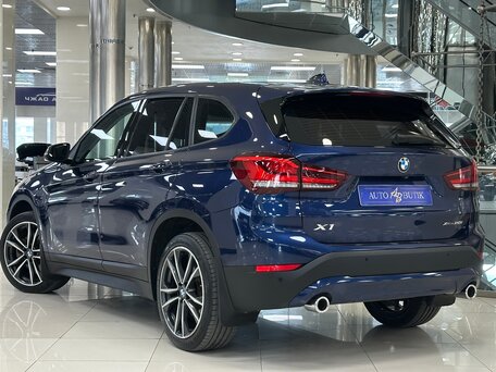 2019 BMW X1 20i xDrive II (F48) Рестайлинг, синий, 3099000 рублей, вид 4