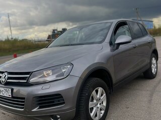 2011 Volkswagen Touareg II, серый, 1690000 рублей, вид 1
