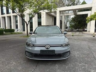 2021 Volkswagen Golf VIII, серый, 1560000 рублей, вид 2