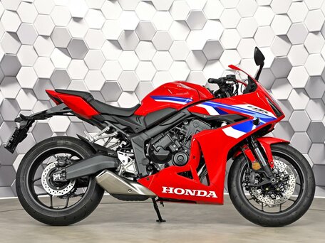 2026 Honda CBR 650R, красный, 1399000 рублей, вид 3