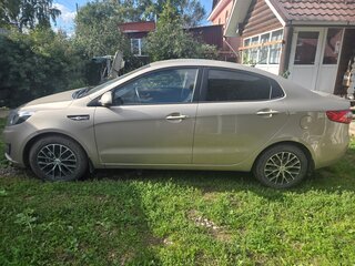 2013 Kia Rio III, бежевый, 850000 рублей, вид 4