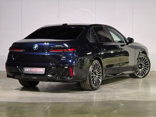 2026 BMW 7 серии 740d xDrive VII (G70), чёрный, 16597000 рублей, вид 4