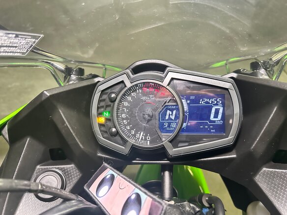 2021 Kawasaki Ninja 400, зелёный - вид 2
