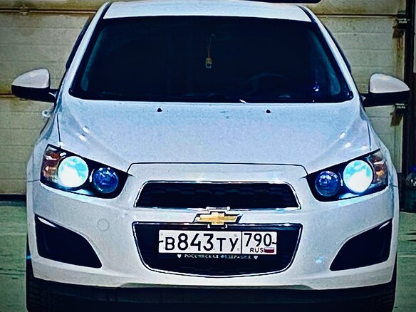 2014 Chevrolet Aveo II, белый, 950000 рублей