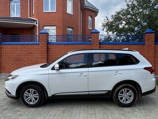 2022 Mitsubishi Outlander III Рестайлинг 3, белый, 2750000 рублей, вид 4