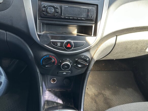 2013 Hyundai Solaris I, белый, 250000 рублей - вид 11