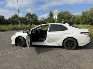 2021 Toyota Camry VIII (XV70) Рестайлинг, белый, 2400000 рублей, вид 3