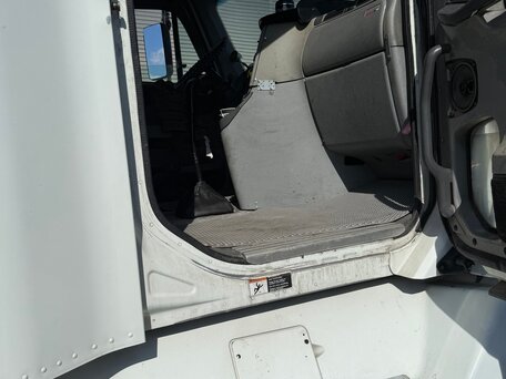 2001 Freightliner Columbia, белый, 1400000 рублей, вид 5