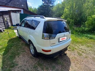 2012 Mitsubishi Outlander II Рестайлинг, белый, 1200000 рублей, вид 2