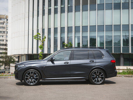 2021 BMW X7 30d I (G07), серый, 7699000 рублей, вид 4