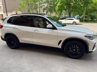 2019 BMW X5 40i IV (G05/G18), белый, 6500000 рублей, вид 4
