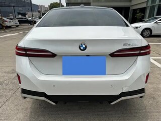 2024 BMW 5 серии Long 525Li VIII (G60/G61/G68), белый, 4657000 рублей, вид 4