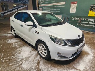 2012 Kia Rio 5-speed III, белый, 610000 рублей, вид 3