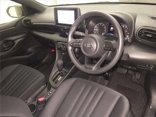 2025 Toyota Yaris IV, чёрный, 943000 рублей, вид 3