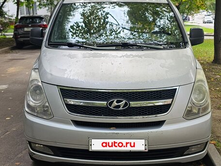 2009 Hyundai Grand Starex, серебристый, 700000 рублей, вид 1