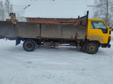 1993 Toyota Dyna, жёлтый, 650000 рублей, вид 2