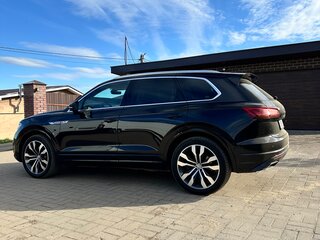 2019 Volkswagen Touareg III, чёрный, 4850000 рублей, вид 2