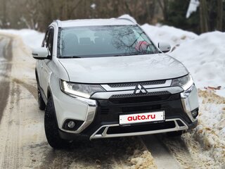 2020 Mitsubishi Outlander III Рестайлинг 3, белый, 2500000 рублей, вид 1