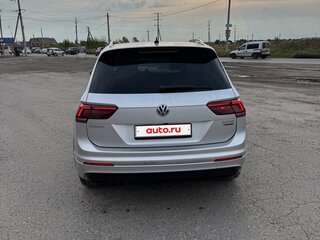 2017 Volkswagen Tiguan II, серебристый, 2350000 рублей, вид 5