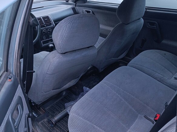2004 Lada (ВАЗ) 2111, серебристый, 140000 рублей - вид 9