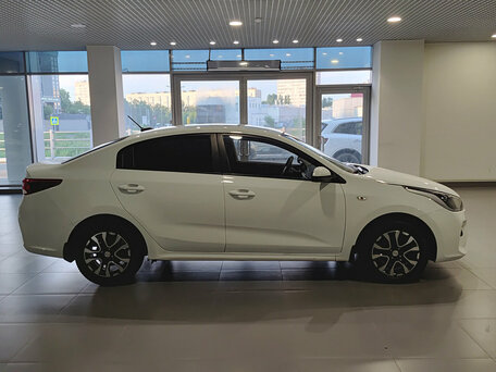 2017 Kia Rio IV, белый, 1210000 рублей, вид 5