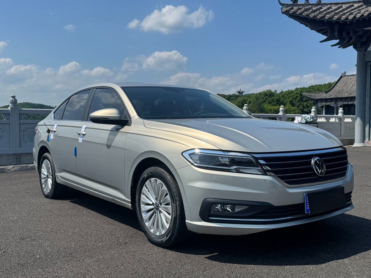 Открыть фотографии: Volkswagen Lavida III