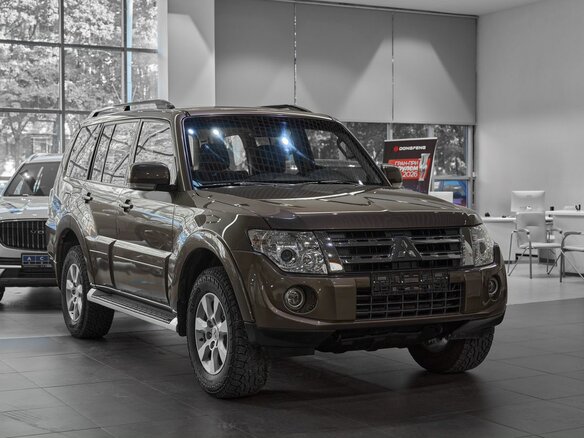 2012 Mitsubishi Pajero IV Рестайлинг 1, коричневый, 1699000 рублей