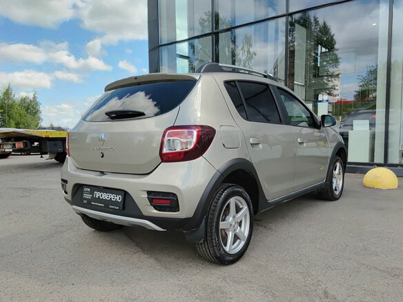 2017 Renault Sandero Stepway II, бежевый - вид 4