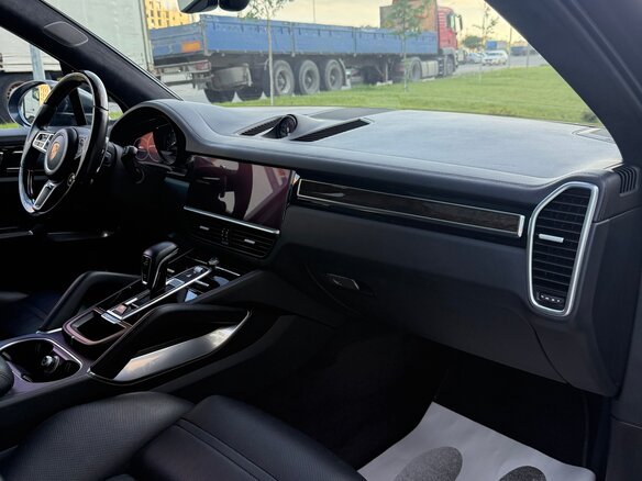 2019 Porsche Cayenne Turbo III, серый, 5700000 рублей - вид 18