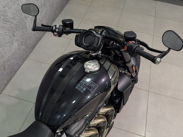 2020 Triumph Rocket III, чёрный, 3900000 рублей - вид 12