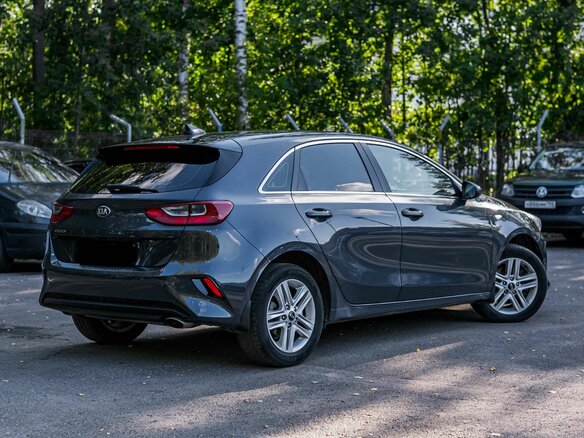 2021 Kia Ceed III, серый, 1688000 рублей - вид 1