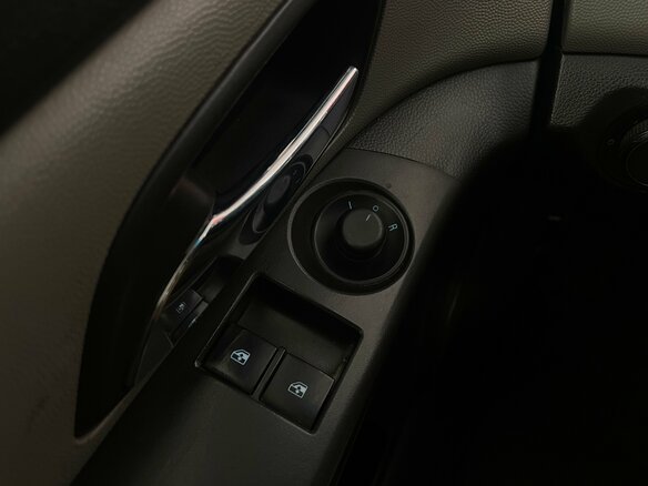 2014 Chevrolet Cruze I Рестайлинг, серебристый - вид 13