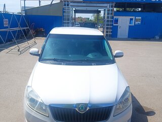 2010 Skoda Fabia II Рестайлинг, белый, 815000 рублей, вид 4