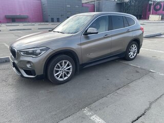 2017 BMW X1 20i xDrive II (F48), серый, 2500000 рублей, вид 1