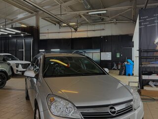 2011 Opel Astra H Рестайлинг, серебристый, 680000 рублей, вид 1