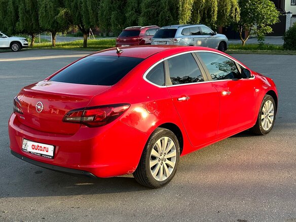 2012 Opel Astra J Рестайлинг, красный, 950000 рублей - вид 2