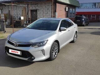 2017 Toyota Camry VII (XV50) Рестайлинг, серебристый, 2350000 рублей, вид 1