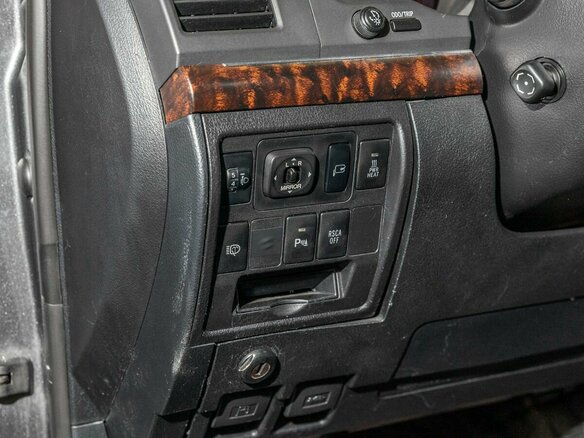 2010 Toyota Land Cruiser 200 Series, серый, 2700000 рублей - вид 30