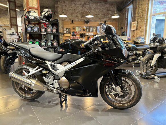 2015 Honda VFR 800, чёрный, 785000 рублей - вид 4
