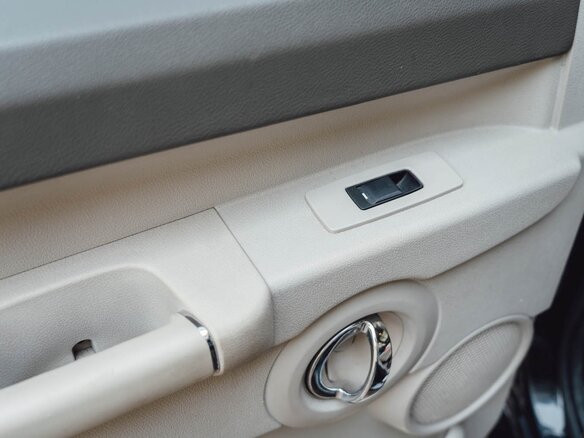 2006 Jeep Commander, чёрный, 1730000 рублей - вид 21