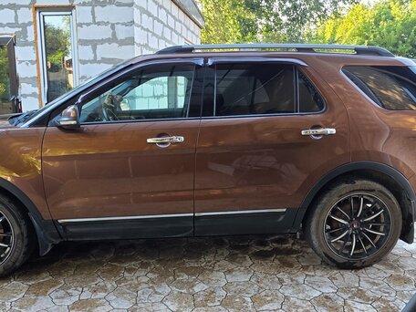 2011 Ford Explorer V, коричневый, вид 3