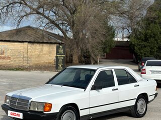 1985 Mercedes-Benz 190 (W201), белый, 550000 рублей, вид 2